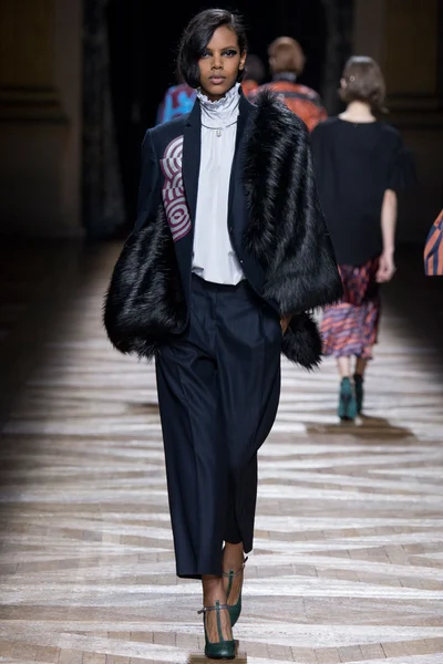 Look 30